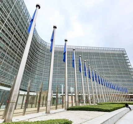 ЄС розглядає можливість створення посади перемовника з путіним - Politico