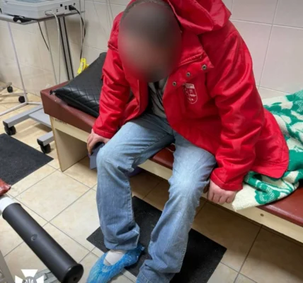 Прикордонники врятували порушника, який провалився під лід на кордоні з Румунією