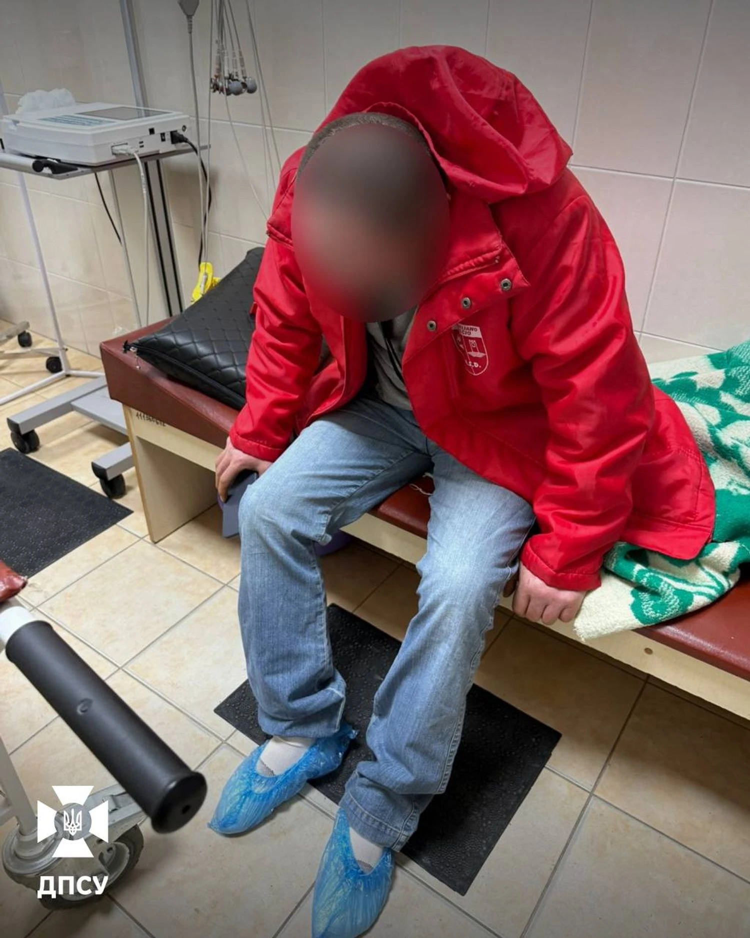 Прикордонники врятували порушника, який провалився під лід на кордоні з Румунією