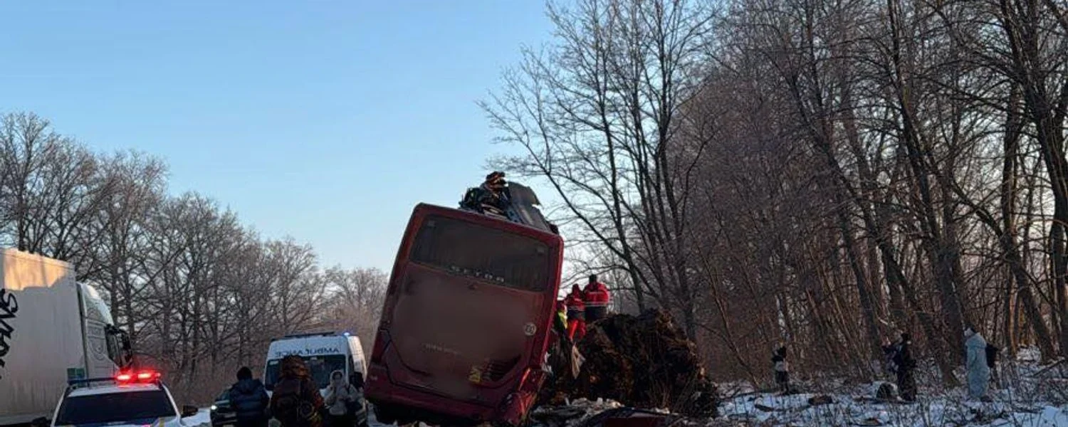 Міжнародний автобус з 25 пасажирами потрапив у ДТП на трасі до кордону: 9 постраждалих