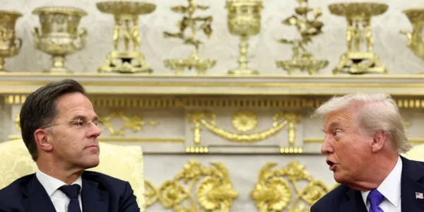 Генсекретар НАТО провів телефонну розмову з Трампом щодо ситуації в Гренландії та Арктиці