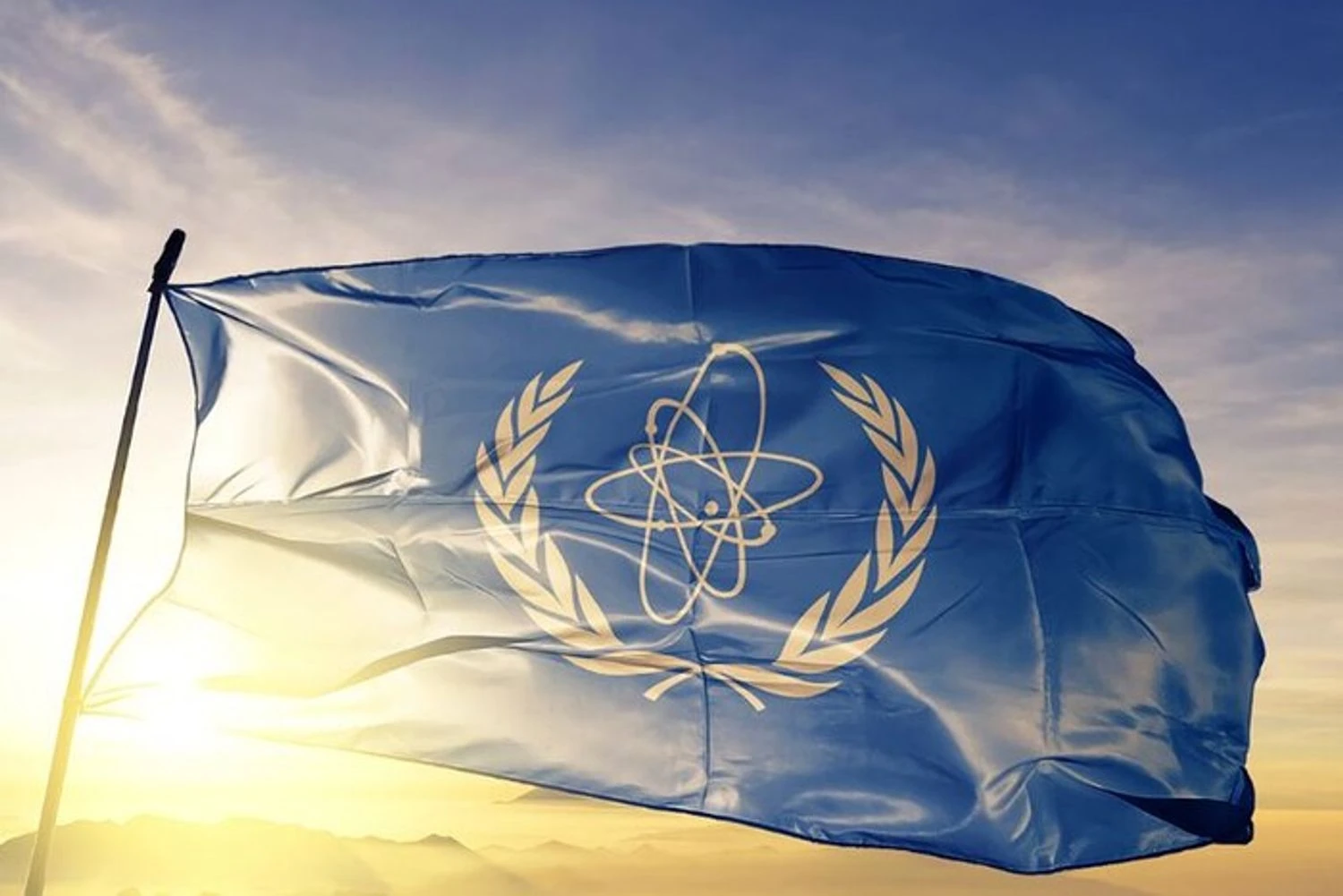 Шмигаль та Гроссі обговорили необхідність позачергової зустрічі МАГАТЕ для оцінки наслідків  атак рф на енергосистему України