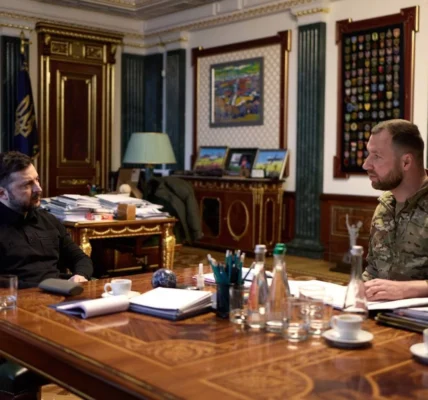 Погодив нові бойові операції: Зеленський зустрівся із керівником СБУ Хмарою