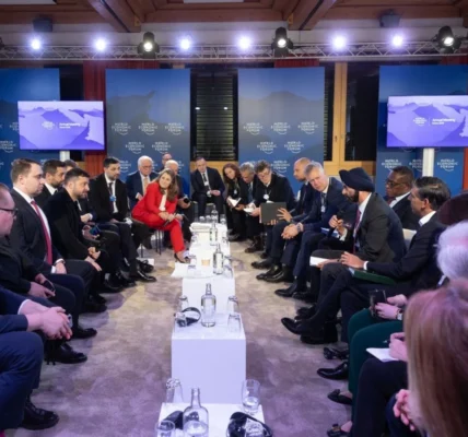 Зеленський обговорив у Давосі відновлення України та гарантії безпеки з міжнародними інвесторами та бізнесом