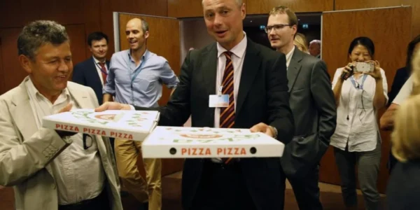 Народився у Харкові і вербував найманців в Сирії для