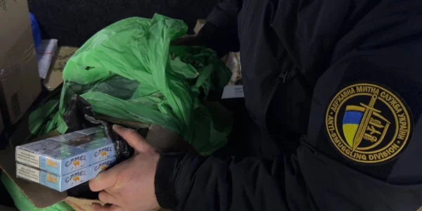 Дрон, сигарети і брухт кольорових металів: митники Буковини виявили на кордоні з Румунією контрабанду