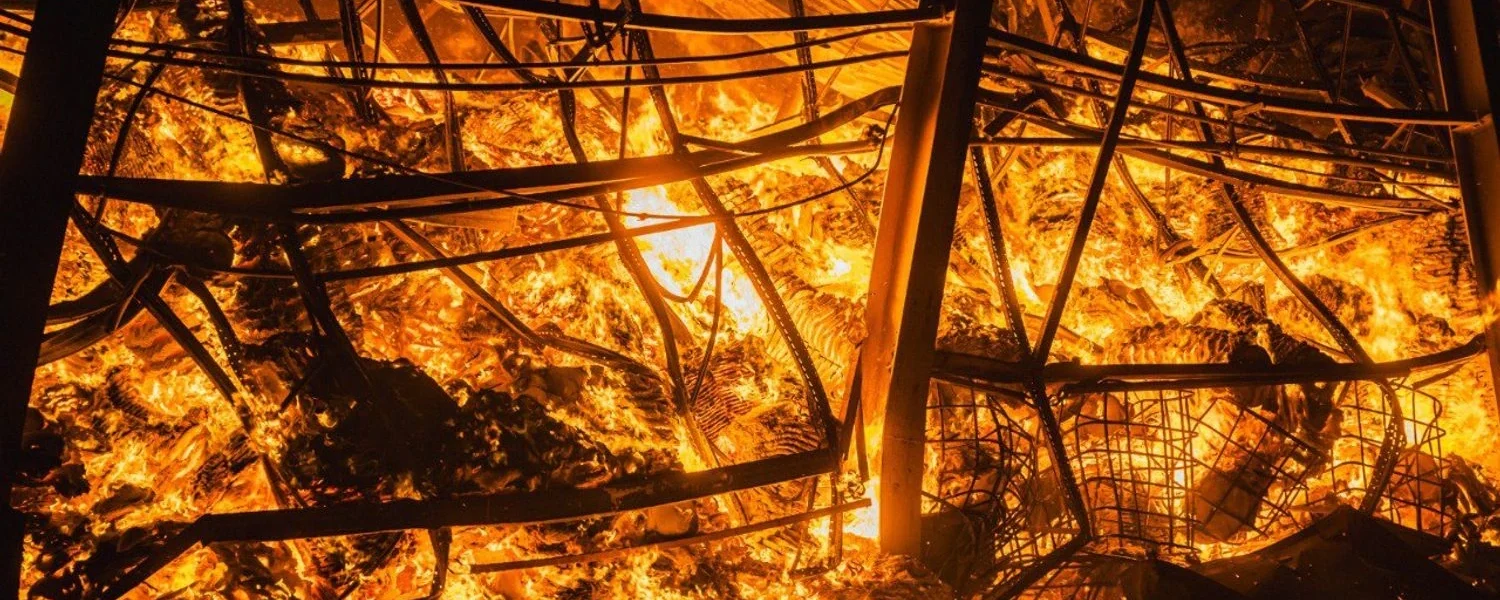 рф завдала ракетний удар по складах в передмісті Харкова, сталася масштабна пожежа: показали наслідки