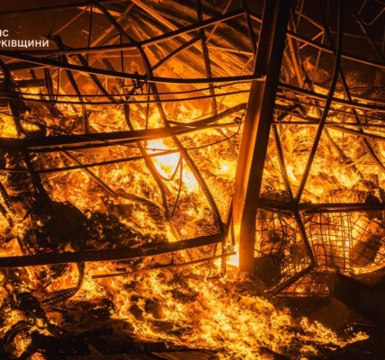 рф завдала ракетний удар по складах в передмісті Харкова, сталася масштабна пожежа: показали наслідки