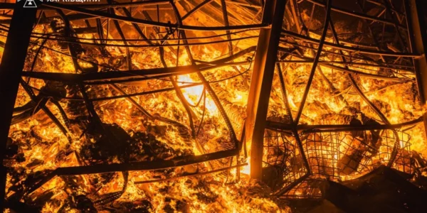 рф завдала ракетний удар по складах в передмісті Харкова, сталася масштабна пожежа: показали наслідки