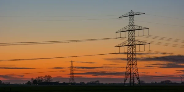 Енергосистема працює цілісно, після критичної інфраструктури на черзі - повернення світла людям, але у низці областей досі аварійні відключення - Шмигаль