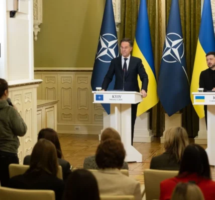 Треба шукати діалог, але здаватись ніхто не збирається: Зеленський про черговий раунд переговорів в Абу-Дабі