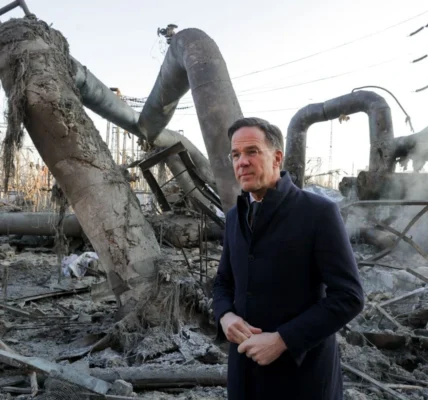 Генсек НАТО Рютте відвідав київську ТЕЦ, яку вночі атакувала росія