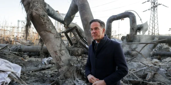 Генсек НАТО Рютте відвідав київську ТЕЦ, яку вночі атакувала росія