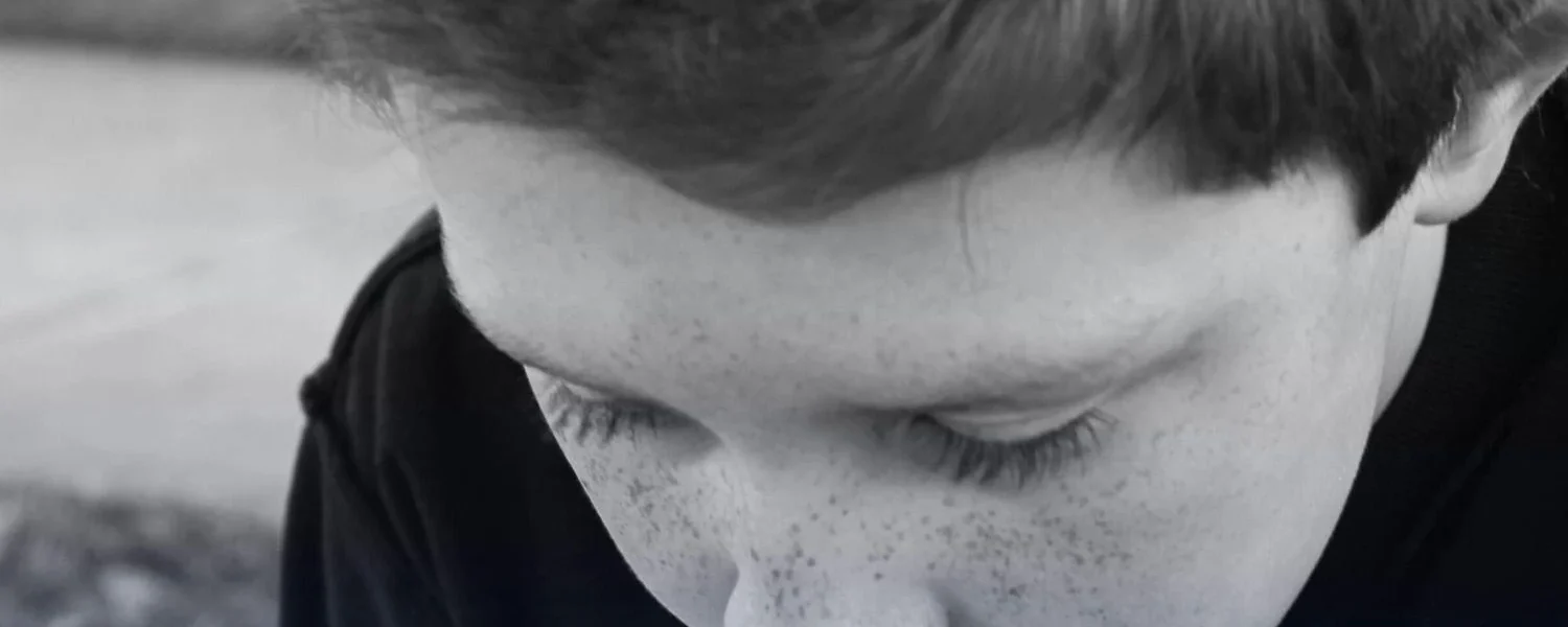 У Києві мати покинула дитину в тяжкому стані, залишивши без їжі води та зв’язку