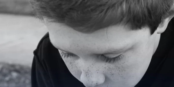 У Києві мати покинула дитину в тяжкому стані, залишивши без їжі води та зв’язку