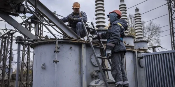 В усіх регіонах України 16 лютого діятимуть графіки погодинних відключень світла