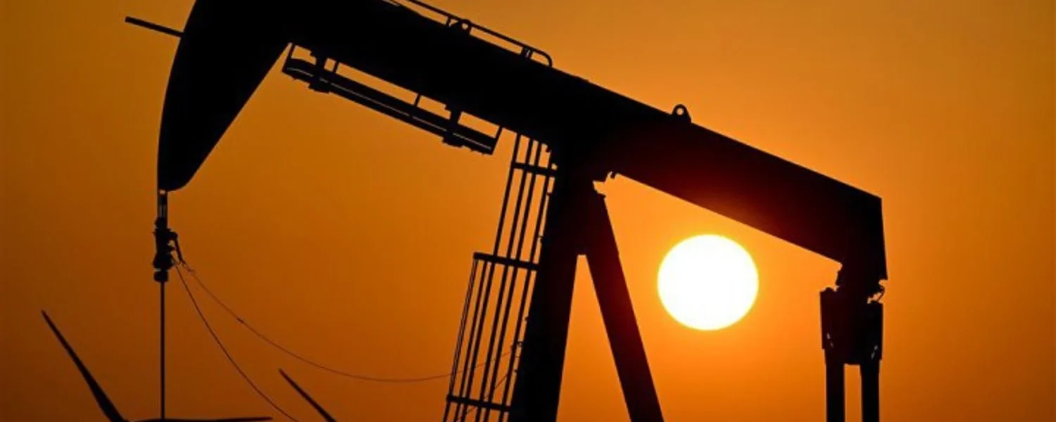 Ціни на нафту знижуються на фоні прогнозів рекордного надлишку пропозиції та покращенням відносин США та Ірану