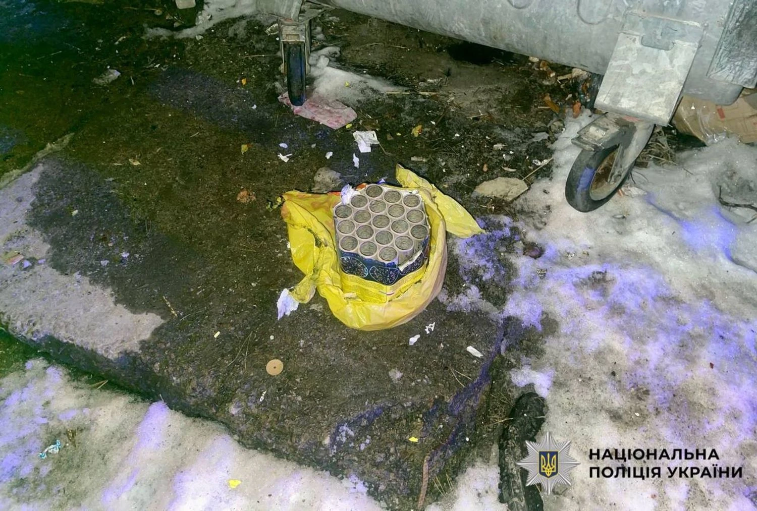 Невідомі запустили феєрверк під Києвом, поліція шукає причетних