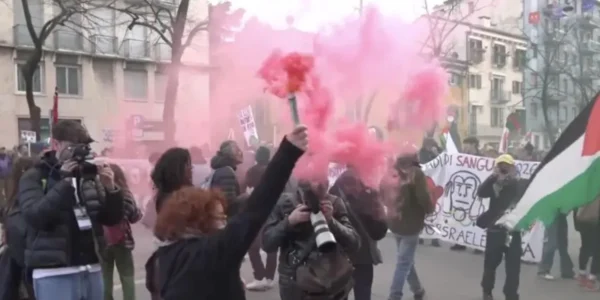 У Вероні перед церемонією закриття Олімпіади мітингувальники влаштували протест