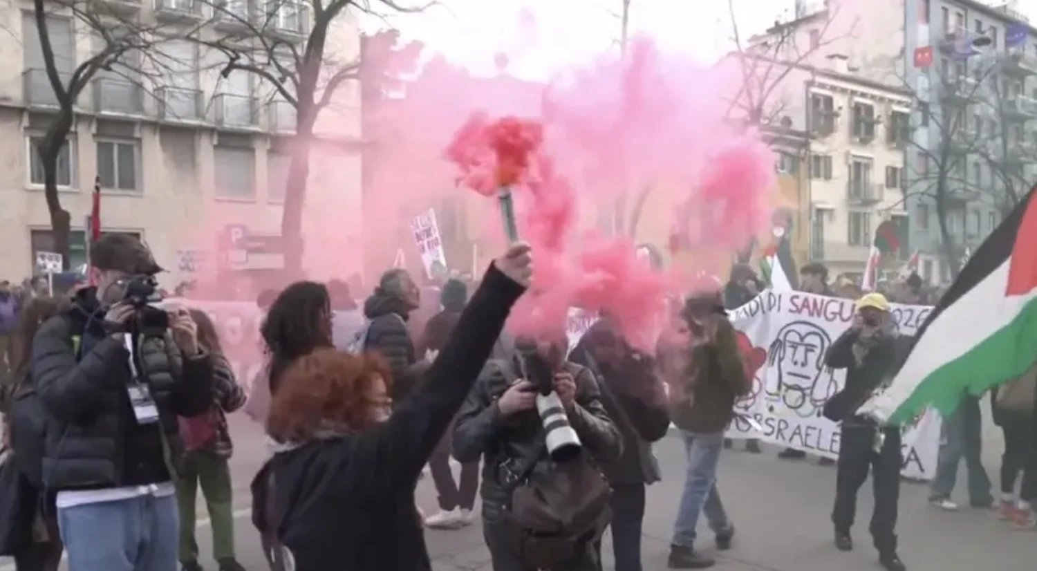 У Вероні перед церемонією закриття Олімпіади мітингувальники влаштували протест