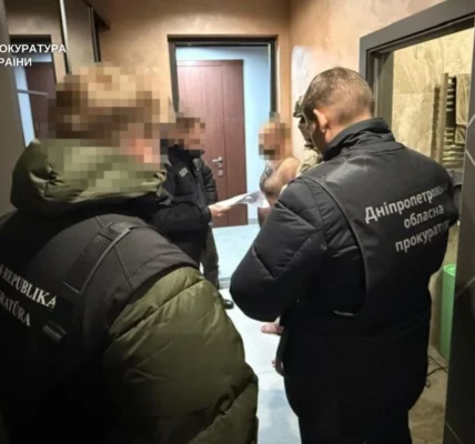 У Дніпрі шахраї заробляли на обмані громадян ЄС з криптою через колцентри, у них знайшли елітні авто і мільйони у валюті - Генпрокурор