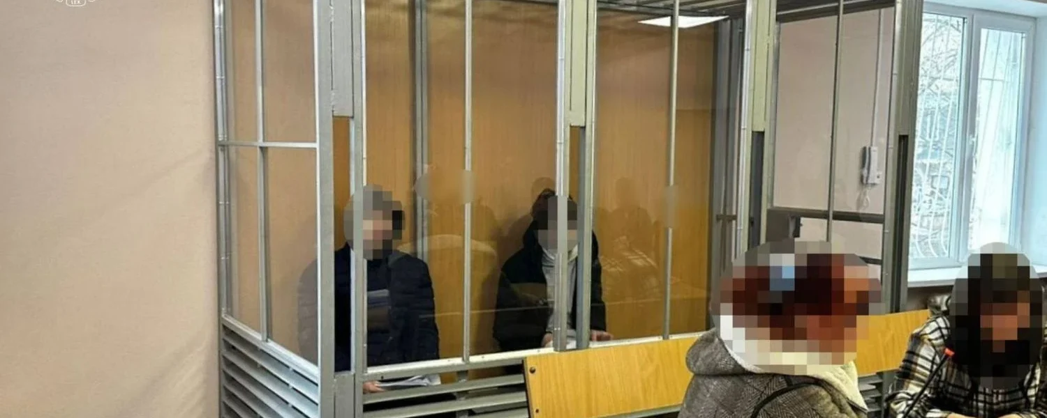 Двох підлітків у Дніпрі відправили під арешт за напад з ножем і побиття військового