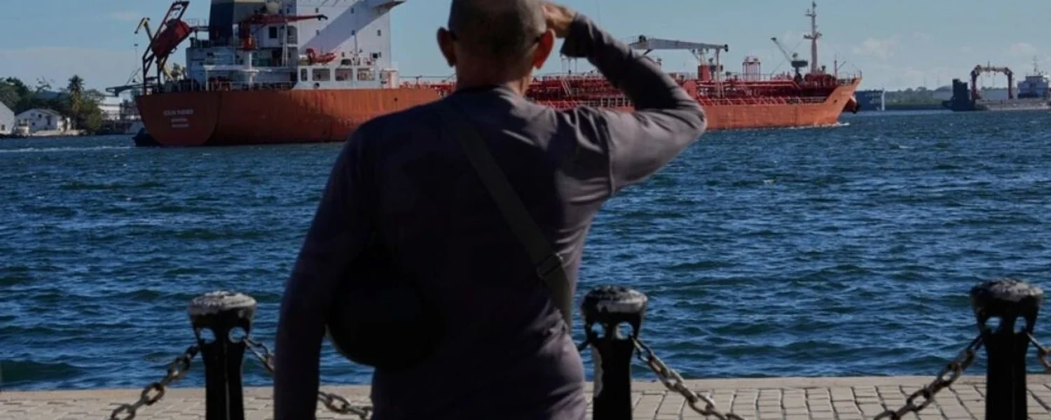 Танкер із російським паливом зупинився на шляху до Куби