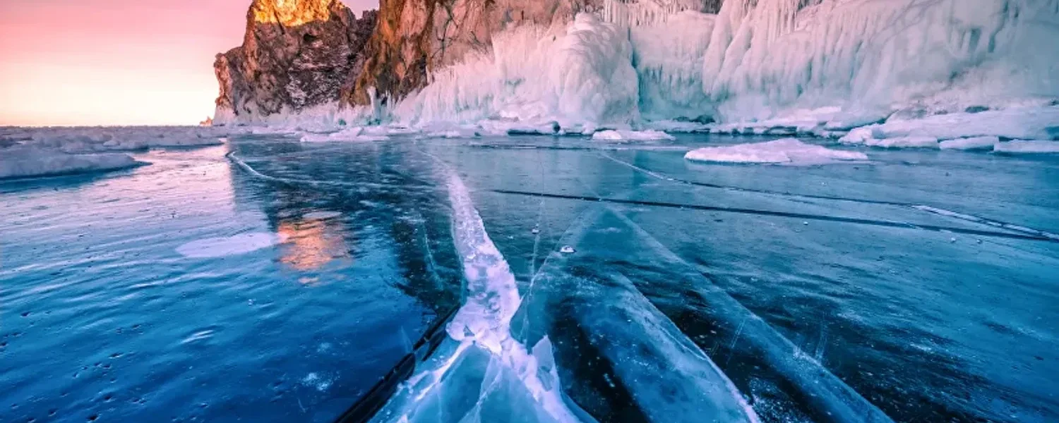 Автобус з китайськими туристами провалився під лід на озері Байкал, внаслідок чого загинуло 8 людей