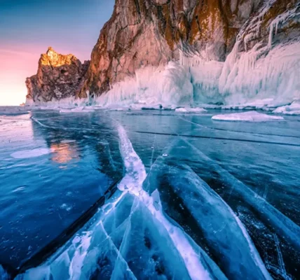 Автобус з китайськими туристами провалився під лід на озері Байкал, внаслідок чого загинуло 8 людей