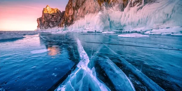 Автобус з китайськими туристами провалився під лід на озері Байкал, внаслідок чого загинуло 8 людей