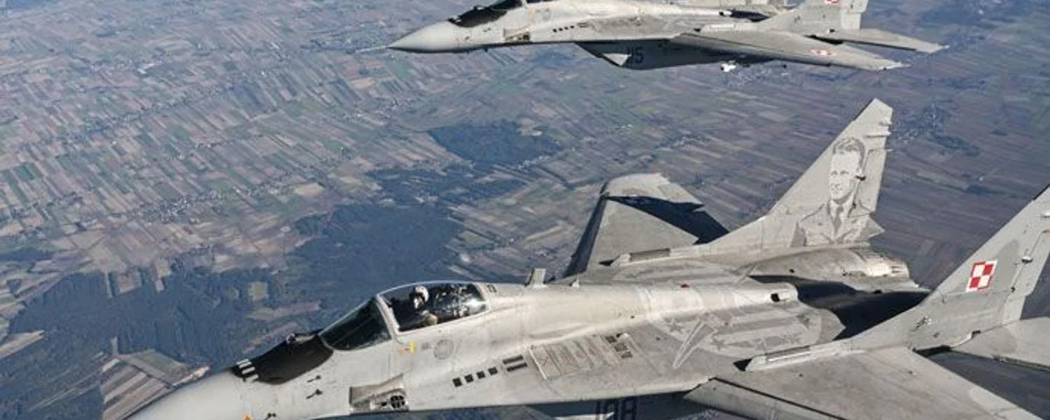 Польща підняла в небо винищувачі та привела системи ППО у готовність через масований обстріл України