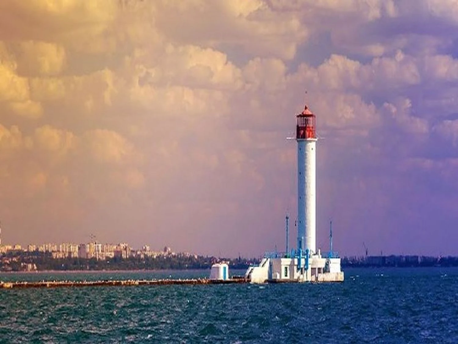 Ворог повторно атакував Одещину, пошкоджено транспортну інфраструктуру та будинки - ОВА