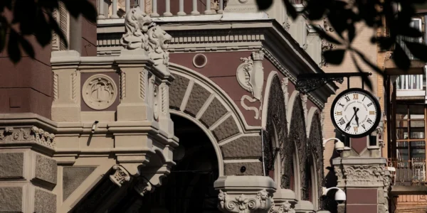 НБУ відправляє команду до Будапешта через затримання інкасаторських авто Ощадбанку