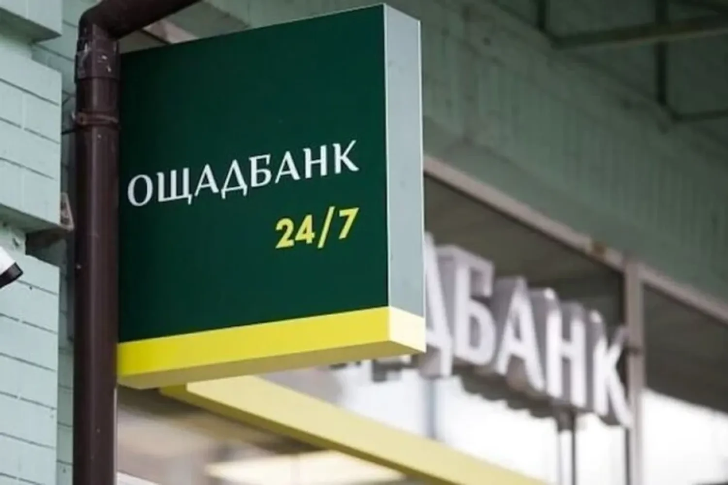 Співробітники Ощаду, затримані в Угорщині, працюють у банку від 3 до 21 року, а всі вилучені цінності належать установі - заява