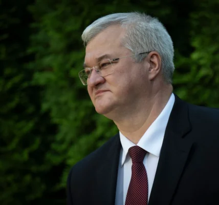 Україна попередила Угорщину щодо можливих санкцій через захоплення українців та анонсувала скликання іноземного дипкорпусу