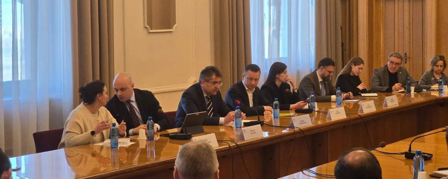 Україна поінформувала дипломатів ЄС про затримання українських інкасаторів в Угорщині