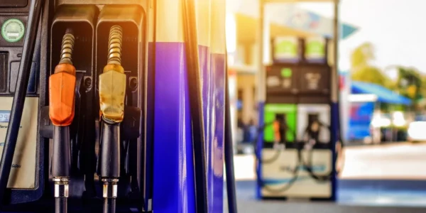 Скорочення імпорту пального від європейських країн - чим це загрожує Україні