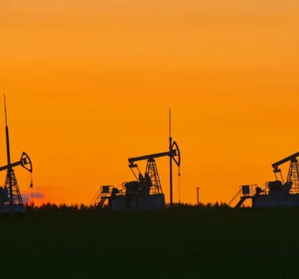 США тимчасово послабили санкції проти нафти рф - Трамп назвав умову їх повернення