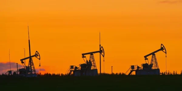 США тимчасово послабили санкції проти нафти рф - Трамп назвав умову їх повернення