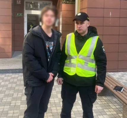 У Києві двох блогерів покарали за відео у поліцейській формі