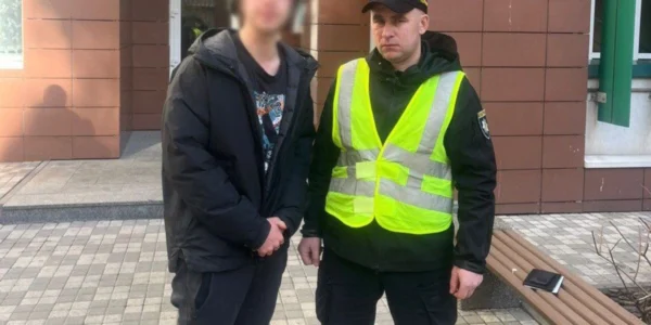 У Києві двох блогерів покарали за відео у поліцейській формі