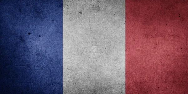 Франція голосує на місцевих виборах - результат може вплинути на битву за Єлисейський палац