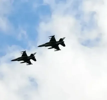 Китай відновив масштабні польоти військової авіації навколо Тайваню - Reuters