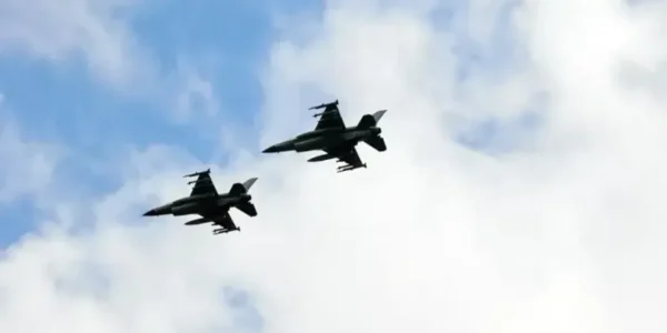 Китай відновив масштабні польоти військової авіації навколо Тайваню - Reuters