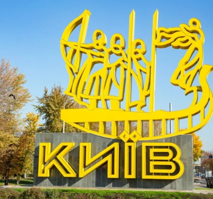 У Києві працює ППО на тлі ворожої атаки дронами - мер