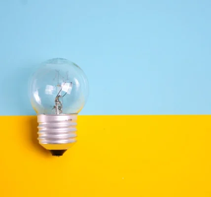 Частина жителів чотирьох областей без світла через атаки рф, графіки - увечері