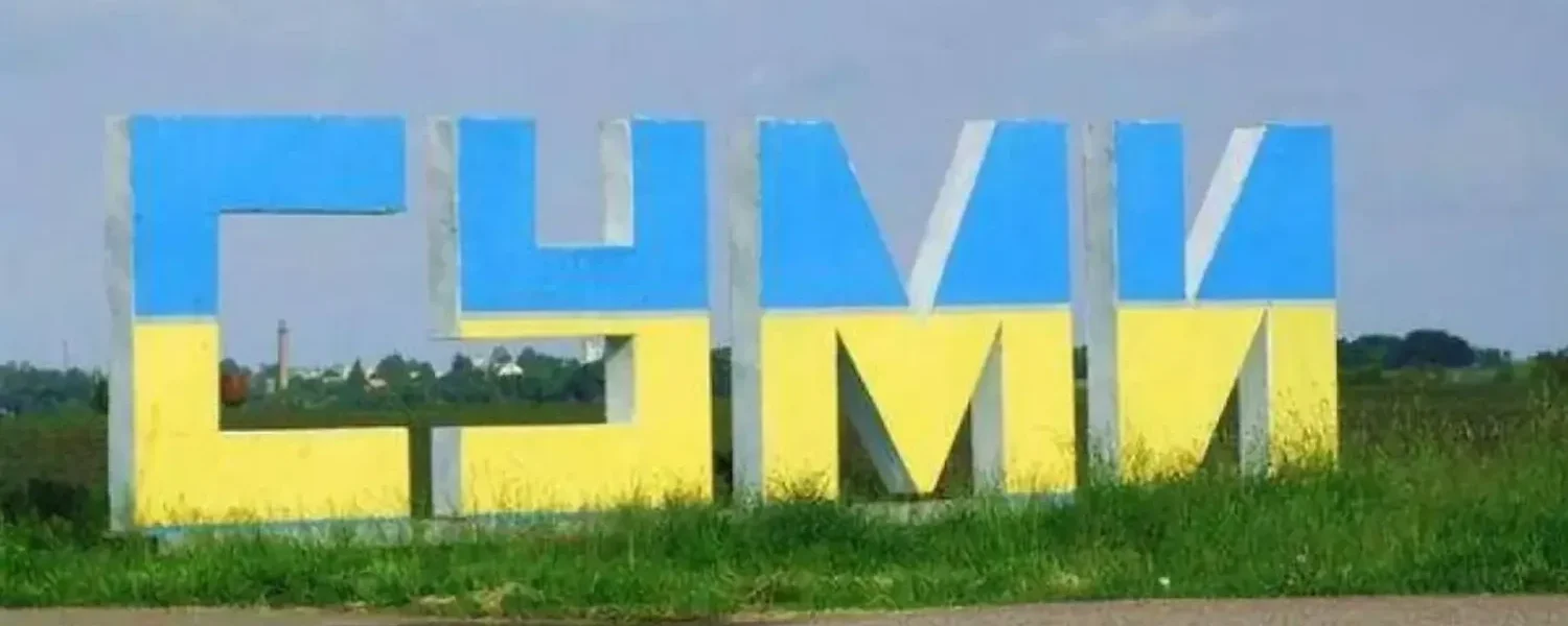 росіяни вдарили дроном по жвавому перехрестю у центрі Сум, поранено трьох людей