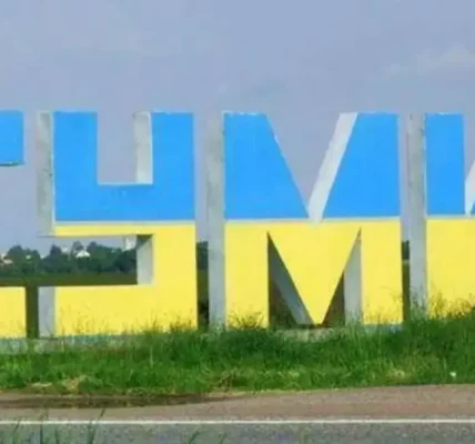 росіяни вдарили дроном по жвавому перехрестю у центрі Сум, поранено трьох людей