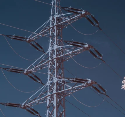 Чотири області частково без світла через обстріли, графіків для населення не прогнозують