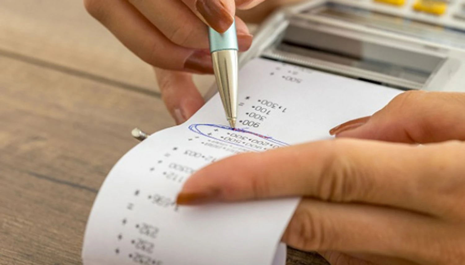 Фейкові чеки замість справжніх - податківці викрили схему у мережі роздрібної торгівлі м’ясом